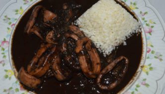 Calamares en su tinta con arroz