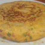 tortilla de patata cebolla jamón y guisantes