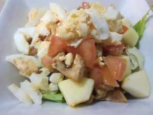 emplatado de ensalada de pollo