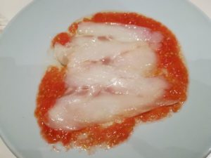 bacalao sobre base de tomate