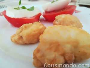 Merluza rebozada con tomate