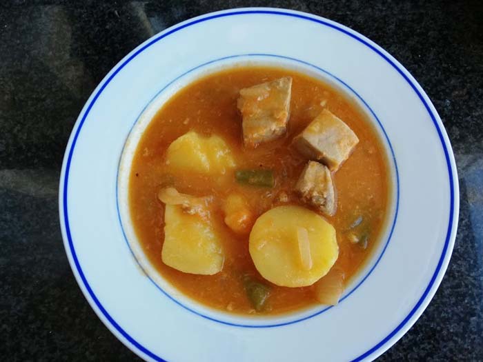 racion de marmitako de atun con patatas