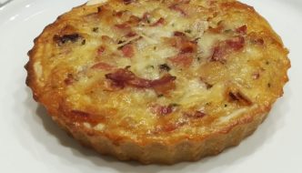 Quiche de bacon y cebolla