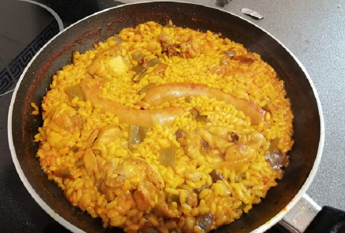 Arroz con conejo y longaniza blanca