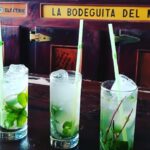 Auténtico mojito cubano servido en La bodeguita de el medio de La Habana