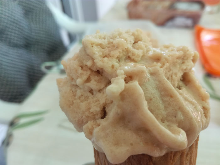 cucurucho con helado de plátano