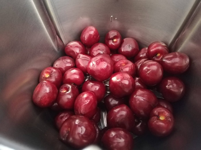 cerezas sin rabito y recien lavadas