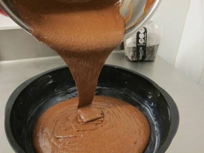 preparando la tarta de chocolate