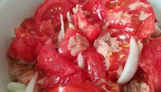 ensalada de tomate y bonito