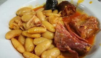 plato de fabada asturiana