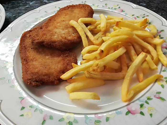 filetes rebozados de lomo de cerdo con patatas