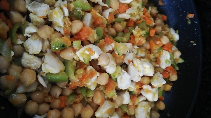 garbanzos con pollo y verduras