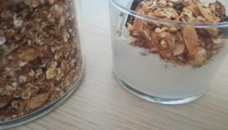 Leche con granola