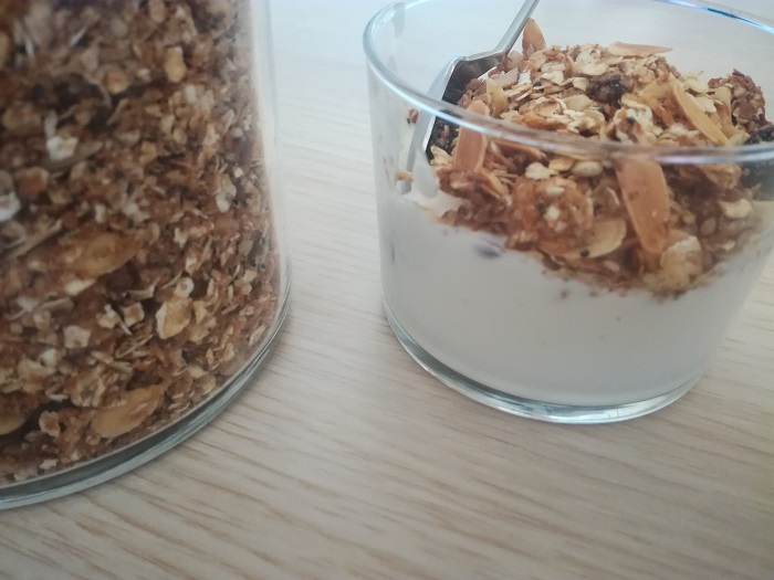 Leche con granola