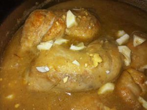 muslo y pechuga de pollo en pepitoria