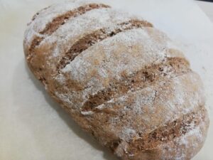 hogaza de pan de espelta y centeno