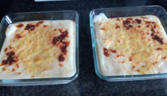 huevos cocidos con bechamel gratinados