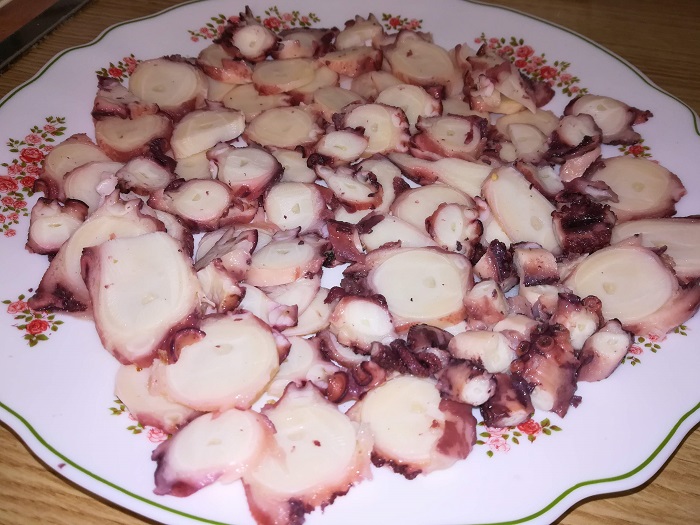 pulpo cocido en rodajas