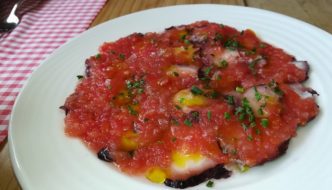 Pulpo con tomate y aceite de oliva