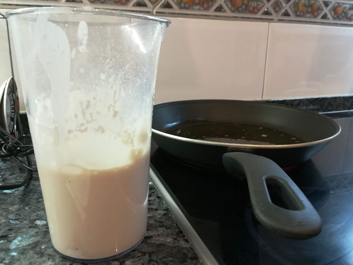 Masa y aceite para buñuelos caseros