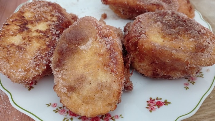 torrijas con azucar blanca