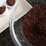 trufas y virutas de chocolate