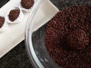 trufas y virutas de chocolate