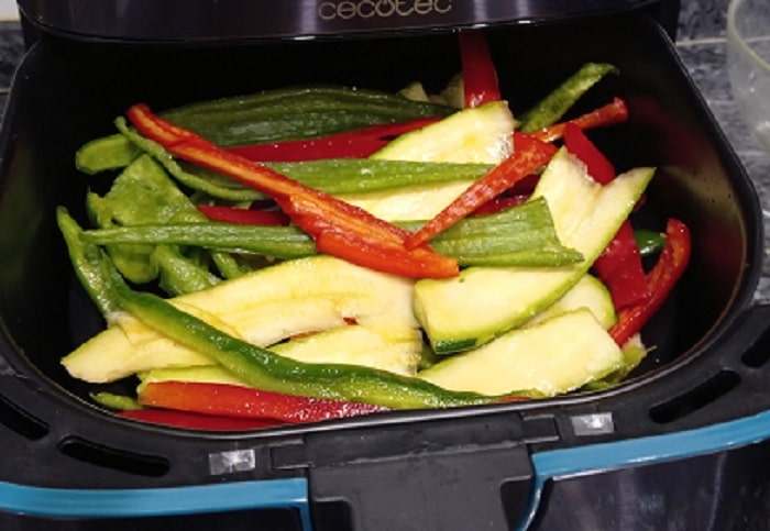 pon las verduras en la air fryer
