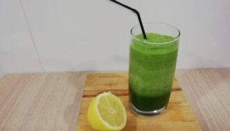 Bebida detox de manzana y acelgas